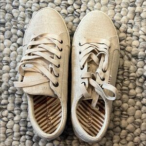 Taos Footwear Women's Beige Canvas Sneakers